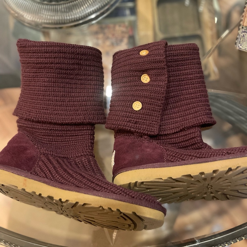Purple Ugg size 9 sweater boots EUC